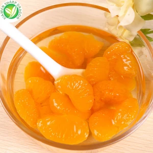 Toplu olarak konserve mandalina portakalları